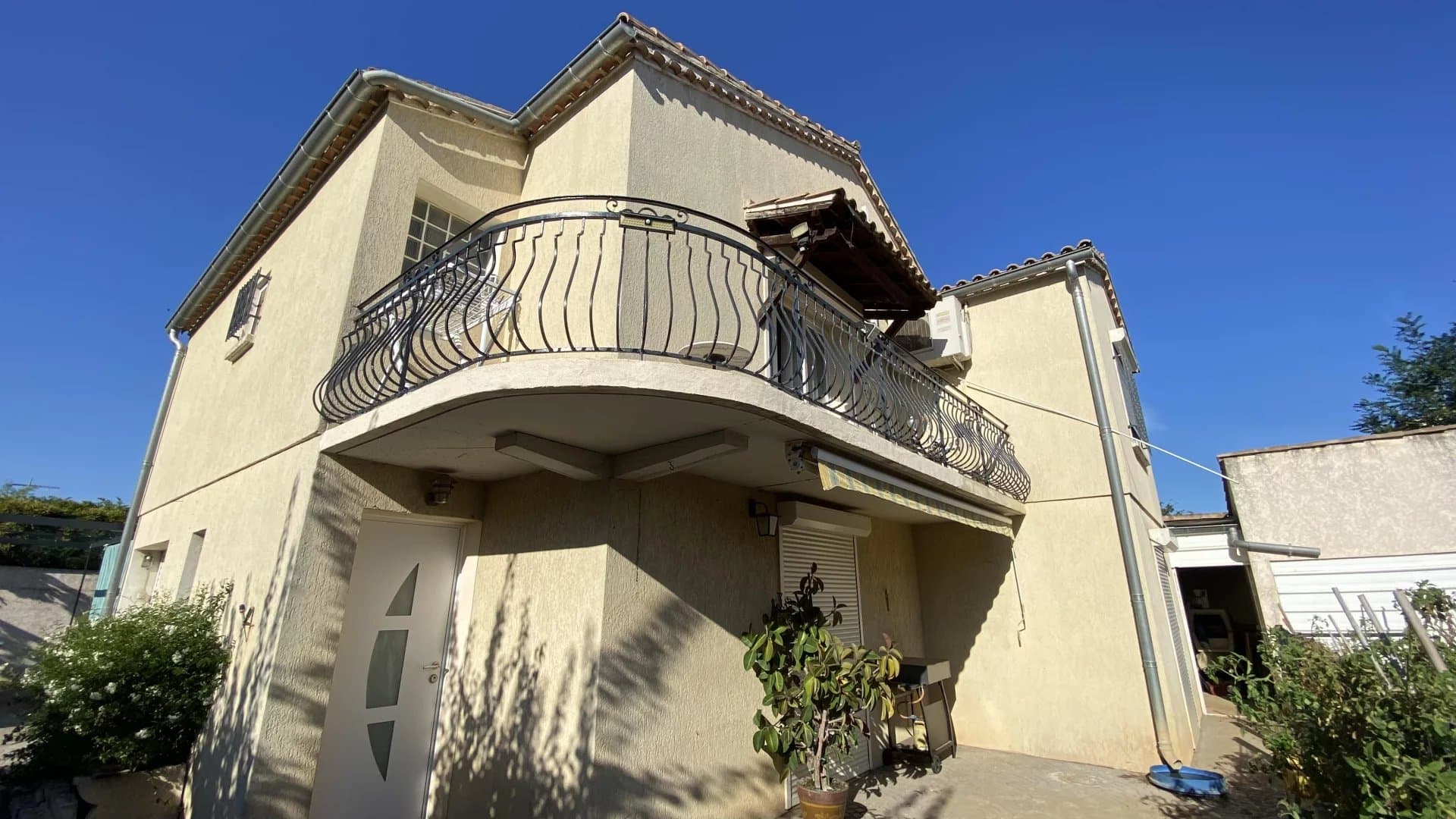 Maison avec 2 appartements indépendants – 160 m² Carrez / 228 m² au sol – Idéal famille ou investissement