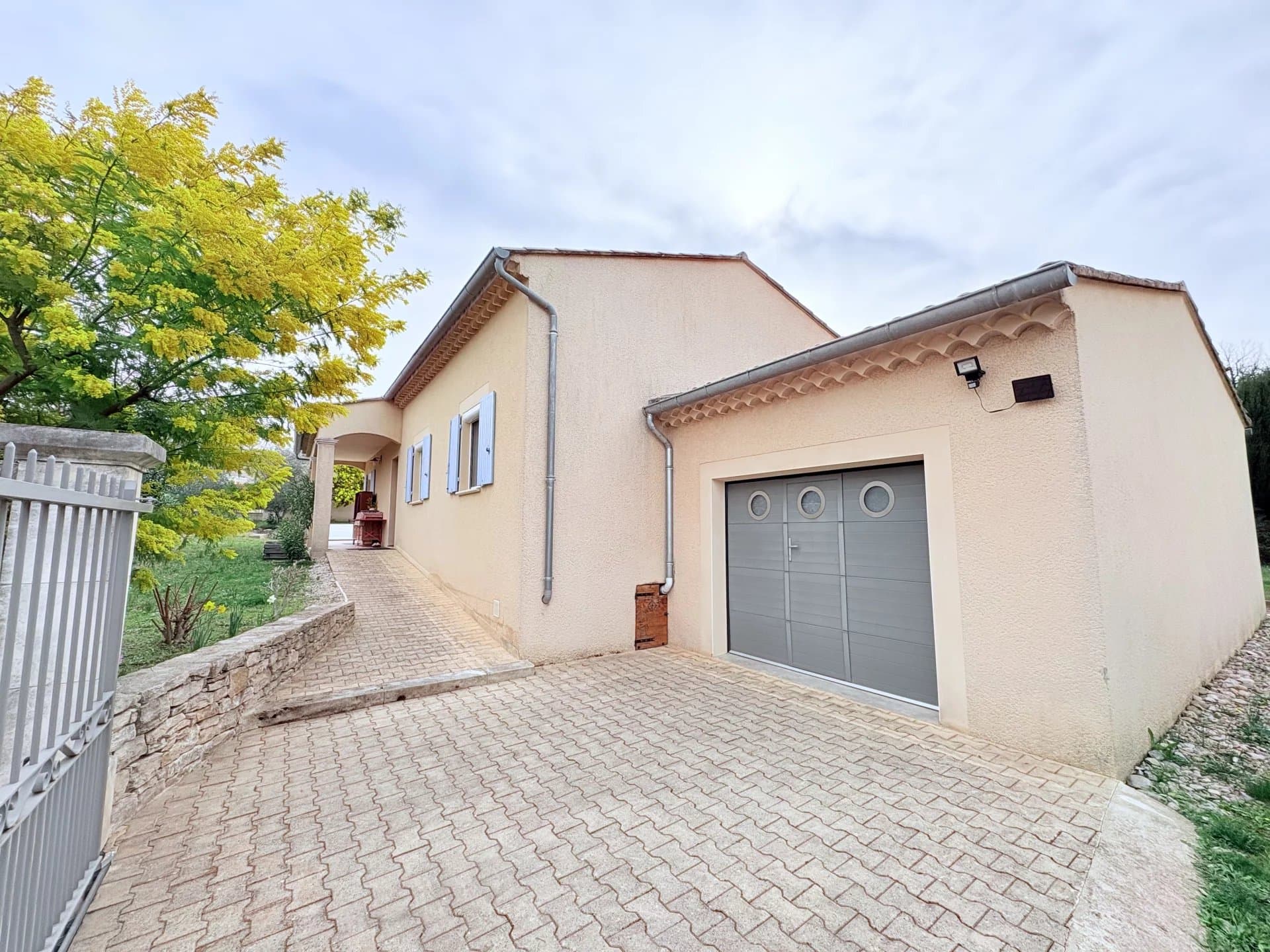 Villa plain-pied 4 pièces 108m2 - 26110 MIRABEL-AUX-BARONNIES