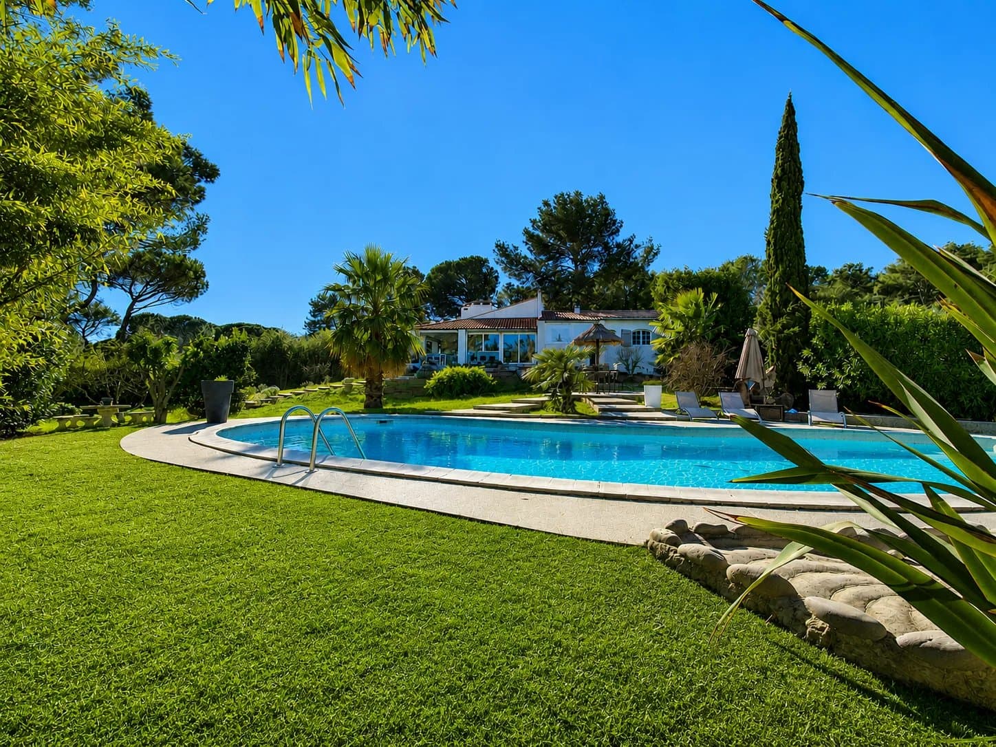 Maison 6 pièces 253m²